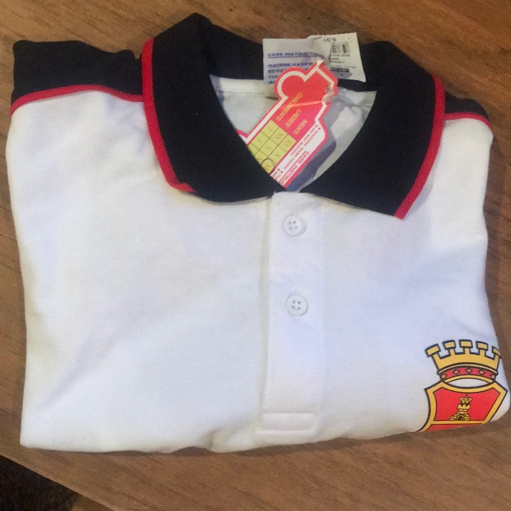 Women’s medium collared T-shirt